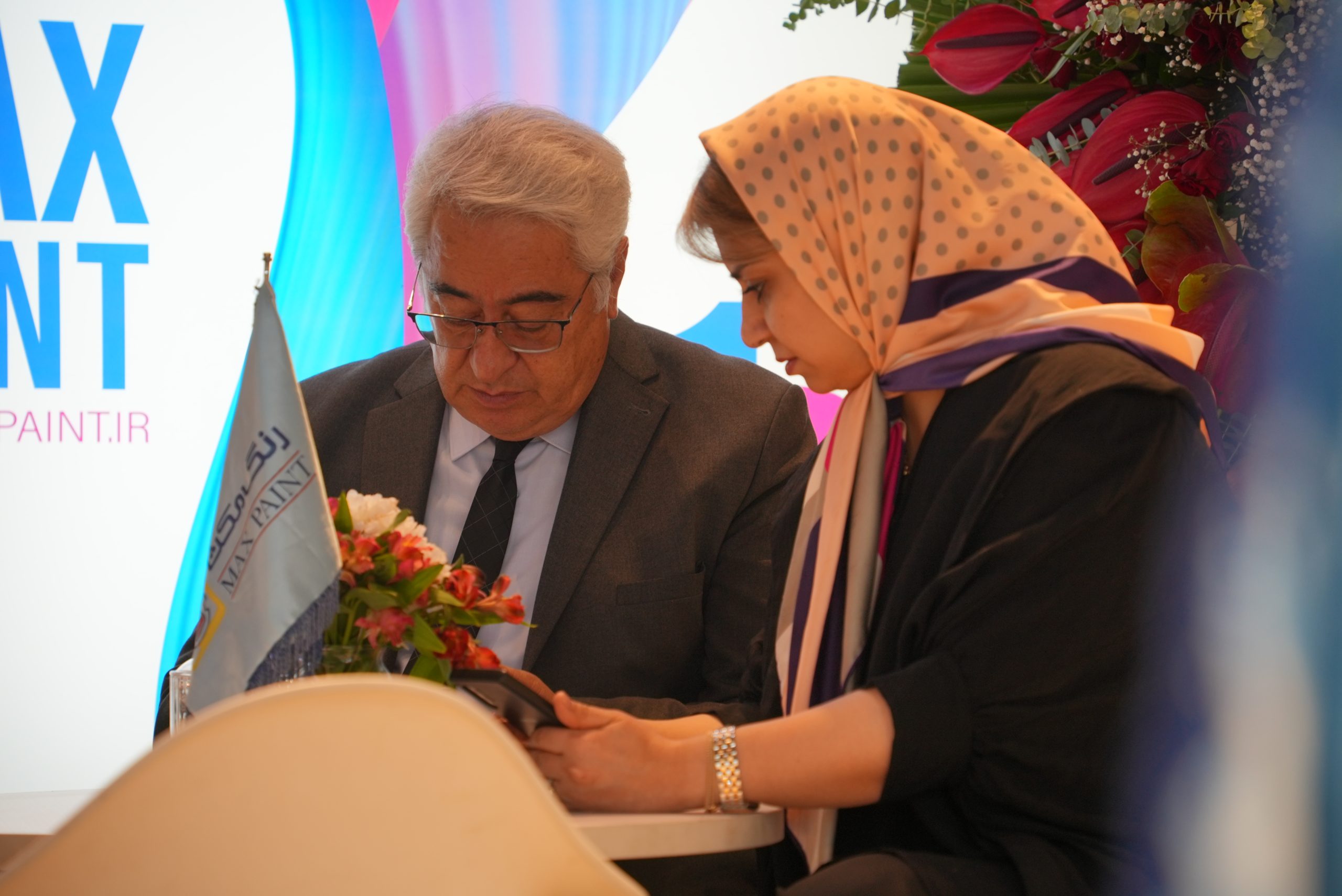 نمایشگاه رنگ و رزین